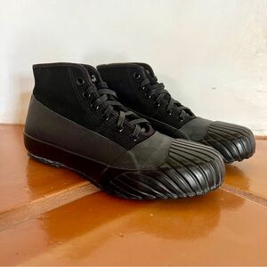 Moonstar Alweather RF Black Shoes, Size 6.